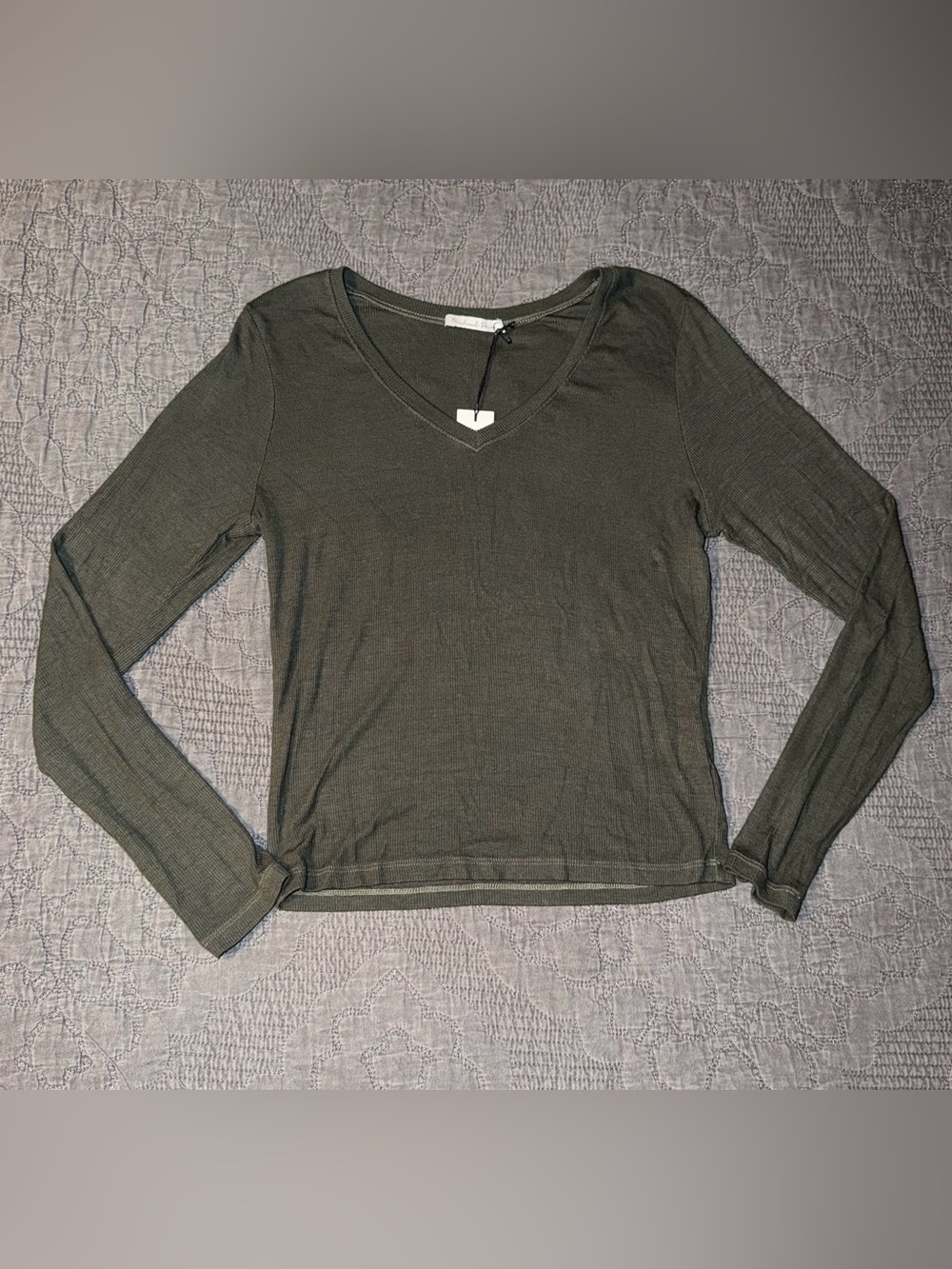 Michael Stars Tayshia Crop V-Neck Top-Tarragon Women’s Size-OS/fits 2-10